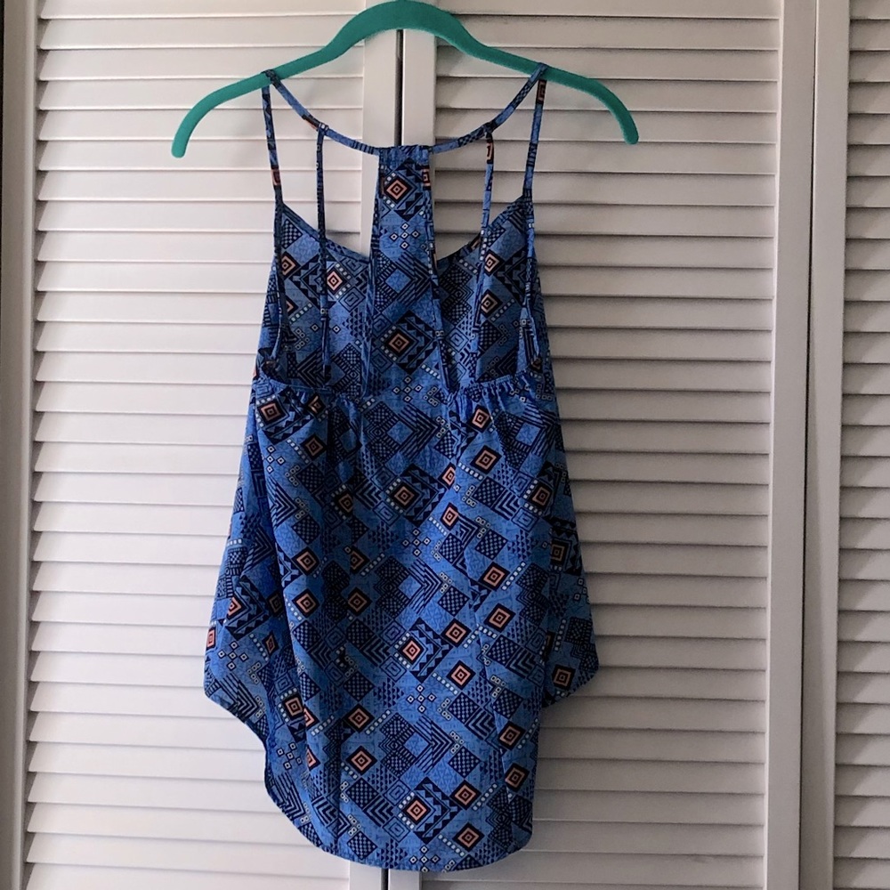 Geometric High-Low Tank Top - Picture 2 of 8